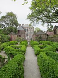 Heyward-Washington House-the entire yard including formal garden