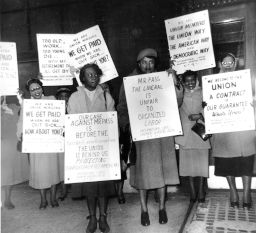 African American women picket for unionization