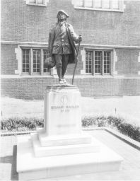 Statue of Young Benjamin Franklin by R. Tait McKenzie, statue and base