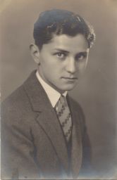 Portrait photo of Edward J Wormley, 1926