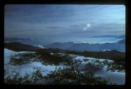 hiunle ra badalale dhakeko sundar drisya (हिउँले र बादलले ढाकेको सुन्दर दृश्य / Beautiful Views of Hills Covered With Snow and Clouds)