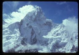 hiunle dhakeko sundar Sagarmatha himalko drisya (हिउँले ढाकेको सुन्दर सगरमाथा हिमालको दृश्य / view of beautiful snow covered mount Everest)