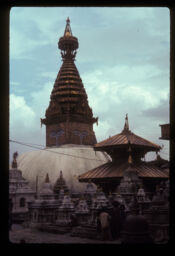 Swayambhu nathko stupa ra najikai Harati mandir (स्वयम्भू नाथको स्तुप र नजिकैको हारती मन्दिर / Swayambhu Nath Stupa and Nearby Harati Temple)