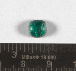 Green drawn glass bead