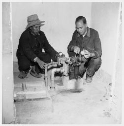 Repairing water pump Bomba de agua