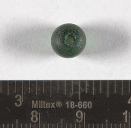 Green drawn glass bead