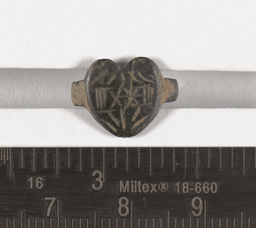 Brass/copper alloy ring