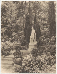 Bulkley "Rippowam" garden, closer view of statue of woman and dog