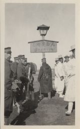 [Japanese soldiers and Korean civilians at Shariin]