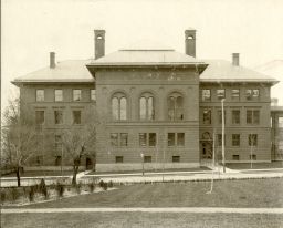 Hospital of the University of Pennsylvania, D. Hayes Agnew Memorial Pavilion (built 1897, Cope & Stewardson, architects), exterior, looking south across Spruce Street, 1910