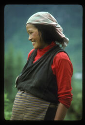 sherpa mahilaprafulla mudrama (शेर्पा महिला प्रफुल्ल मुद्रामा / Sherpa Woman in a Cheerful Mood)