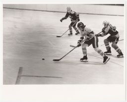 Sunshine Lorenz going for the puck in a Women's Ice Hockey game