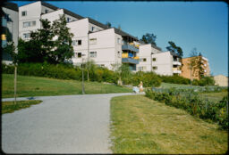 Terraced, multi-story residential building (Vallingby, Stockholm, SE)
