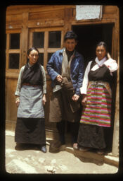 sherpa mahila purush afno janajati pahiranma (शेर्पा महिला पुरुष आफ्नो जनजाति पहिरनमा / Sherpa People in Their Ethnic Dress)