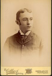 Daniel Bussier Shumway (1868-1940), B.S. 1889, portrait photograph
