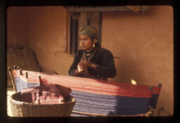 Chhirto Tamang le syama tan lagaudai (छिर्तौ तामाङले स्यामा तान लगाउदै / Chhirto Syama Putting Loom)