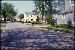 Homes along a residential street (Greendale, Wisconsin, USA)