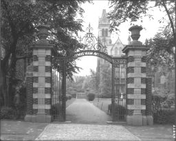 Memorial Gate, Class of 1893 (erected 1900, Ellison P. Bissell and William C. Hays, architects)