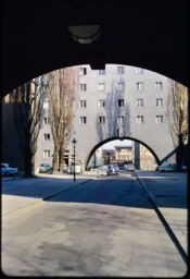 Access road through an arch (Vienna, AT)