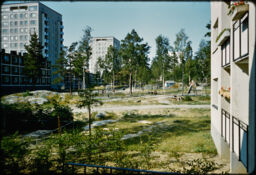 Wooded parkland near multi-story residential buildings (Bandhagen, Stockholm, SE)