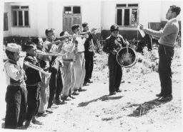 Schoolboys play trumpets, drums