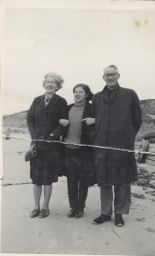 Photograph of Lindsay Cooper with her parents