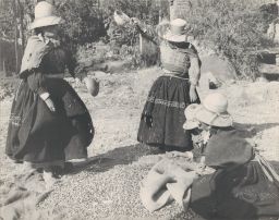 Vicosian women and girls winnowing corn
