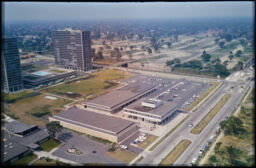 The development's shopping center, school, apartments and park (Lafeyette Park, Detroit, Michigan, USA)