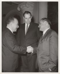 Paul Davidoff (center).