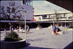 Plaza within a shopping center (Rijswijk, NL)