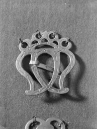 Heart pin, originally belonging to Martha Washington, later to Mrs. Erl Bates.