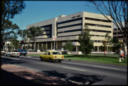 Office building in the central business area of Canberra (Canberra, AU)