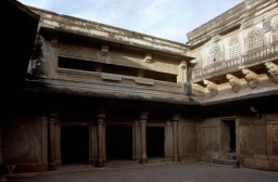 Fort Man Mandir Courtier's Courtyard