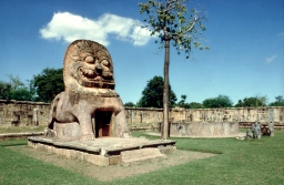 Brihadisvara Temple Simha-Kinaru Sculpture