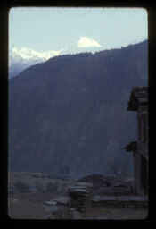 gaunghar ra pristhabhumima himalko drisya (गाउँ घर र पृष्ठभूमिमा हिमालको दृश्य / Village and Mountain in the Background)