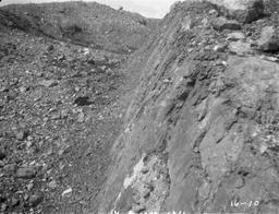 Looking along near fault (135). Fault 6 ft- 
