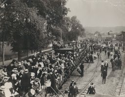 Passengers boarding a Cornell Crew spectator train