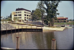 Central business district lakeside park and office building (Columbia, Maryland, USA)