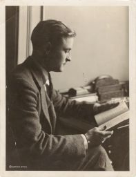 Portait photograph of F. Scott Fitzgerald