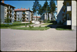 Several multi-story residential buildings and an adjoining central open space (Haaga, Helsinki, FI)