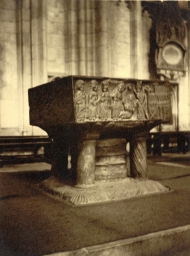 Winchester Cathedral. Batismal Font      