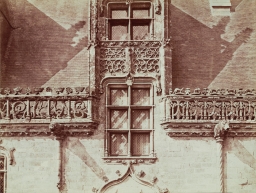 Josselin. Château, Window detail 