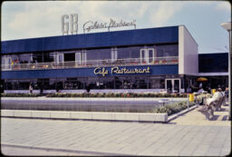Landscaping and retail buildings in a shopping center (Rijswijk, NL)