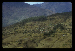 parimani gaun bastiko drisya (पारी माने गाउँ बस्तीको दृश्य / view of that side Mani village settlements)