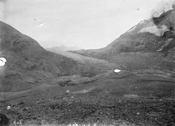 Land end of Nunatak Glacier