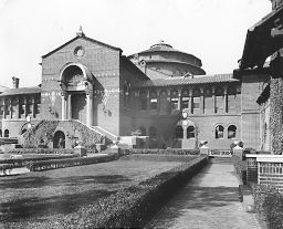 Museum of Archaeology and Anthropology, University of Pennsylvania  (built 1893-1899, Cope & Stewardson, Wilson Eyre Jr., Frank Miles Day & Bro., architects), exterior, courtyard and main entrance