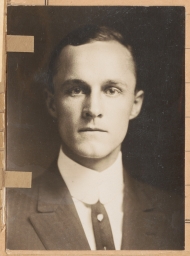 (Luther) Reynolds Longfield, class of 1913