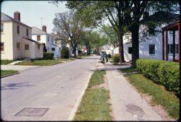 Residential street (Greendale, Wisconsin, USA)