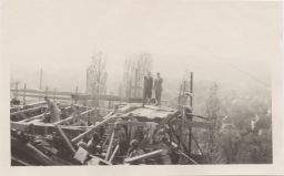 Baldwin construction, Men on top of wooden framework