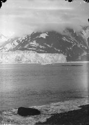Long focus picture of front of Hubbard Glacier from Osier Island not on crest